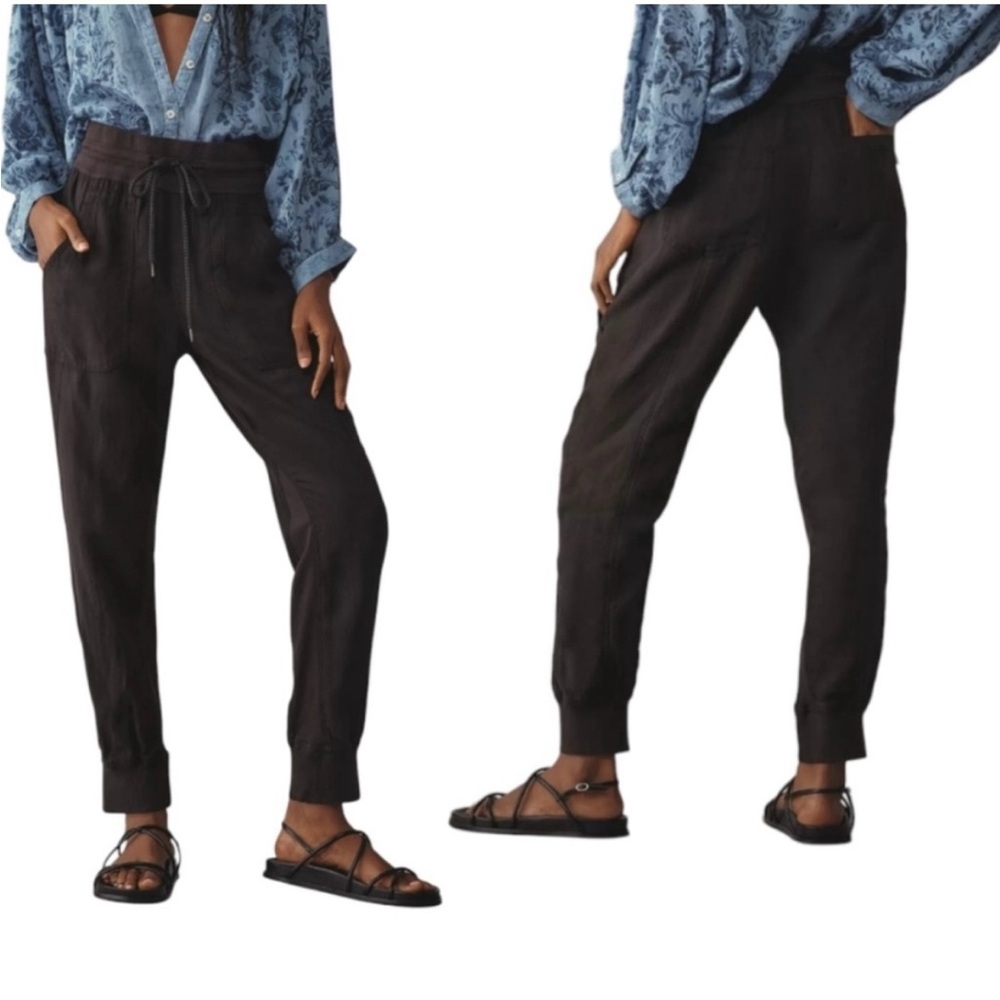 Anthropologie’s Women's Black Jogger Pants